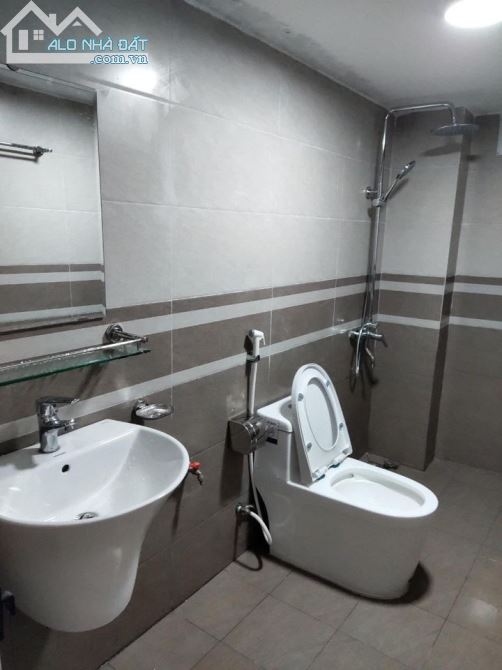 Bán nhà 5 tầng phố Đông Tác, quận Đống Đa, Dt 35m2 Mt 4m, giá 4,5 tỷ - 4