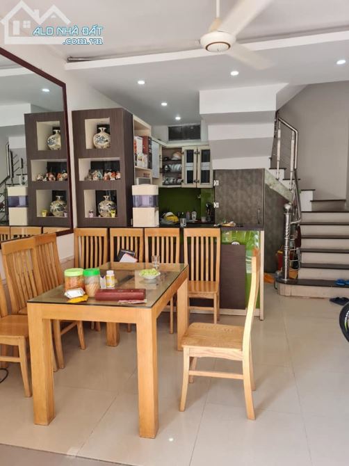 Bán nhà 5 tầng phố Nguyễn Phúc Lai, Ngõ thông sang phố Láng Hạ, 48m2 Mt 4m giá 8,9 tỷ - 1