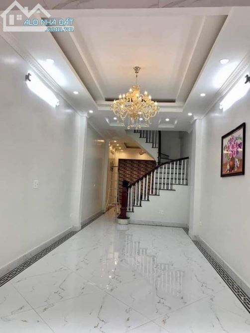 Bán nhà mặt ngõ rộng kinh doanh tốt phố Thái Thịnh, Dt 35m2 Mt 4m x4 tầng, giá 4,95 tỷ - 1