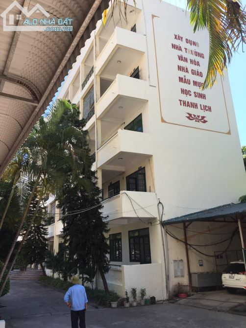 Bán Trường học-Sổ đỏ lâu dài- Long Biên -4939m2, 6 tầng, mặt tiền 91m, 166 tỷ. - 2