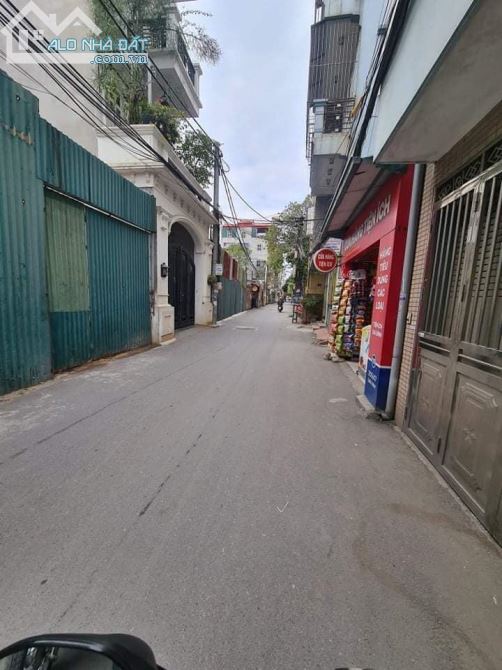 Bán nhà 4 tầng phố Lương Định Của, Dt 43m2, Mt 4m, Giá 4,9 tỷ, Ngõ thông sang Trường Chinh