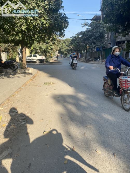 Cho thuê nhà ngõ 68 Ngụy Như Kom Tum, Quận Thanh Xuân  dt 63m, 4 tầng, 25 tr/th.