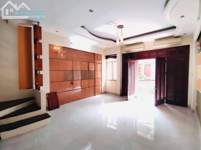 Bán nhà cách mặt hồ Hoàng Cầu 200, Dt 45m2 x4 tầng, Mt 4m, giá 7,2 tỷ - 2