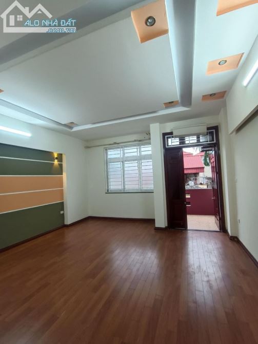 Bán nhà cách mặt hồ Hoàng Cầu 200, Dt 45m2 x4 tầng, Mt 4m, giá 7,2 tỷ - 3
