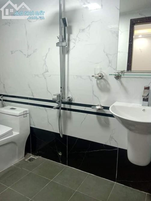 Bán nhà phố Láng Hạ, Dt 47m2 Mt 4m, x4 tầng, Ngõ thông, giá 5,2 tỷ - 4