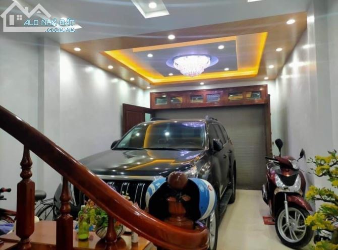 Bán nhà 5 tầng Ô tô vào nhà Dt 43m2 Mt 4m, giá 6,2 tỷ, Nhà thích hợp làm Vp Cty