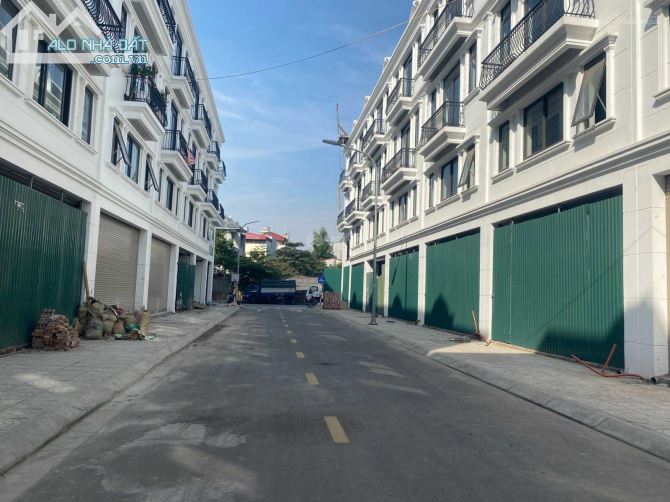 Bán căn shophouse hoàn thiện Sông Hồng, Trâu Quỳ, Gia Lâm, giá đầu tư  + Diện tích 90m2 - 1