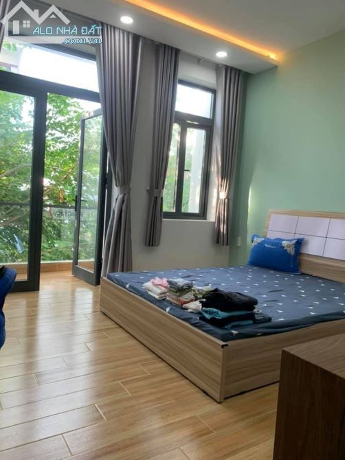 Cho thuê gấp nhà phân lô Hoàng Cầu, DT 110m2 x 4 tầng, ngõ 2 ô tô tránh nhau, MT 15m,30tr - 1