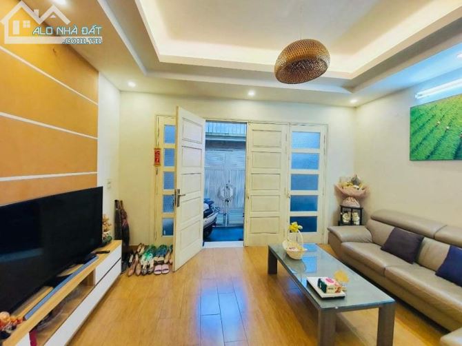 Bán nhà phố Đặng văn Ngữ, Dt 50m2 x5 tầng Mt 5m, Cách mặt phố Ô tô đỗ 10m, Giá 8 tỷ - 2