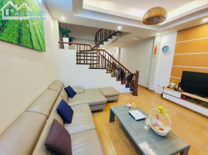 Bán nhà 5 tầng 1 nhà ra mặt phố Đặng Văn Ngữ, Dt 50m2 Mt 5m, Giá 8,1 tỷ - 2