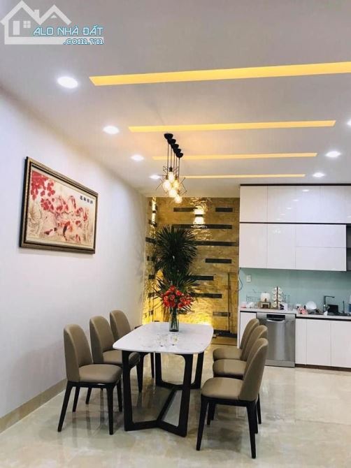 Cho thuê gấp nhà phân lô Hoàng Cầu, DT 110m2 x 4 tầng, ngõ 2 ô tô tránh nhau, MT 15m,30tr - 3