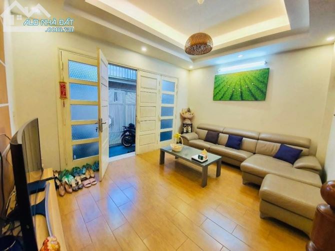 Bán nhà 5 tầng 1 nhà ra mặt phố Đặng Văn Ngữ, Dt 50m2 Mt 5m, Giá 8,1 tỷ - 4
