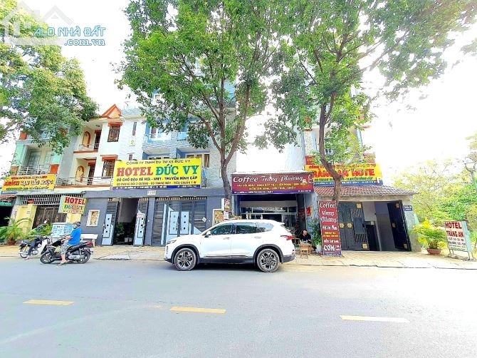 bán nhà mặt tiền đường D2 Man Thiện ,TNPA Quận 9 - DT: 5x22m giá 12 tỷ 7