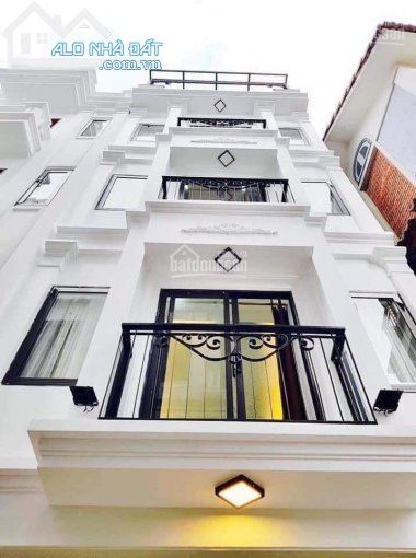 Bán tòa nhà CHDV đường 46, P. Thảo Điền. DT: 10 x 38m, doanh thu 200 triệu/tháng