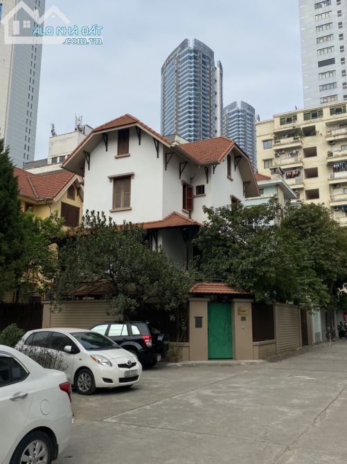 Bán gấp Biệt Thự Nguyễn Xiển, Quận Thanh Xuân. diện tích  180m x 4t, mt 10m,  65ty