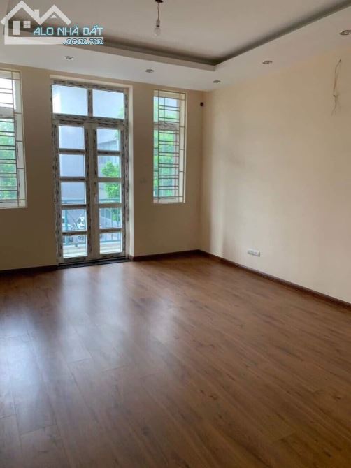 Bán gấp Biệt Thự Nguyễn Xiển, Quận Thanh Xuân. diện tích  180m x 4t, mt 10m,  65ty - 2