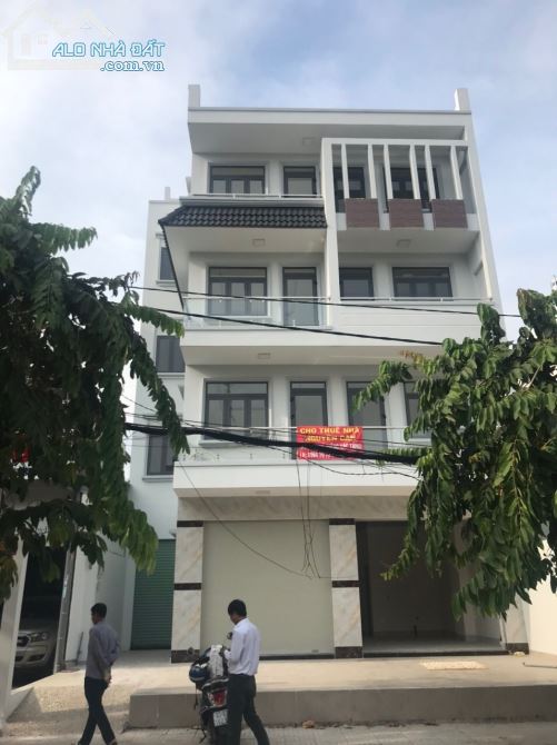 Cho Thuê Nhà Bàu Cát 2, P14,  Q.Tân Bình, DT: 8x20m, 3 lầu