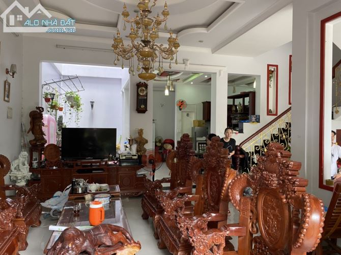 Bán nhà biệt thự 1/ đường Bờ Bao Tân Thắng , DT : 8,5m * 19m , 2 lầu + ST , giá 14 tỷ