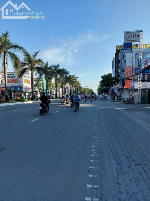 Nhà Góc 2 mặt tiền đường 3 tháng 2 Cần Thơ gần Đại Học Cần Thơ có 238m2 giá dưới 48 tỷ