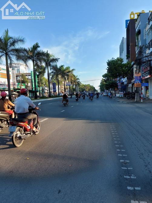 Nhà Góc 2 mặt tiền đường 3 tháng 2 Cần Thơ gần Đại Học Cần Thơ có 238m2 giá dưới 48 tỷ - 1