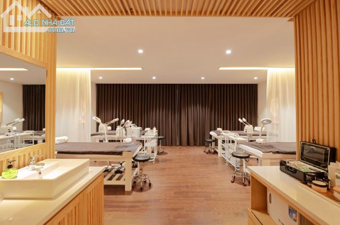 Cho thuê nhà mặt phố Xã Đàn. DT 65 m2 x 7 tầng , MT 6,2 m, giá 65 tr/th.