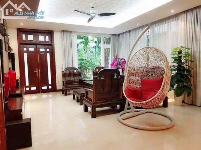 Cho thuê biệt thự full đồ cao cấp, hiện đại Palm Garden KĐT Việt Hưng, Long Biên. S: 210m2