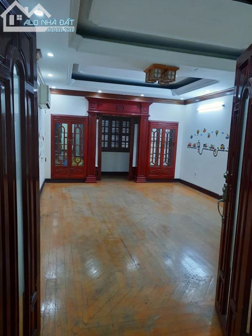 Bán Nhà Hoàng Quốc Việt - KD Ô tô tránh - Giá 11 tỷ 7.