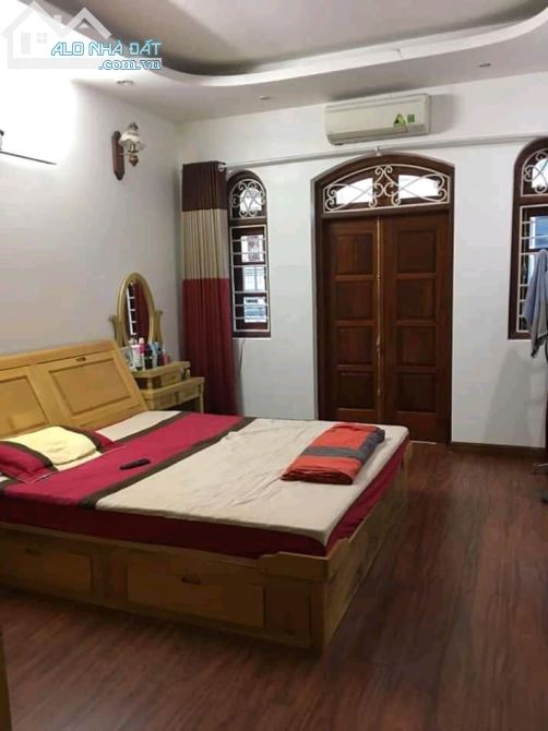 BÁN NHÀ GẤP OTO VÀO NHÀ  P NGUYỄN THỊ ĐỊNH Q CẦU GIẤY DT: 42M2 5T,  GIÁ NHỈNH 18,5TỶ
