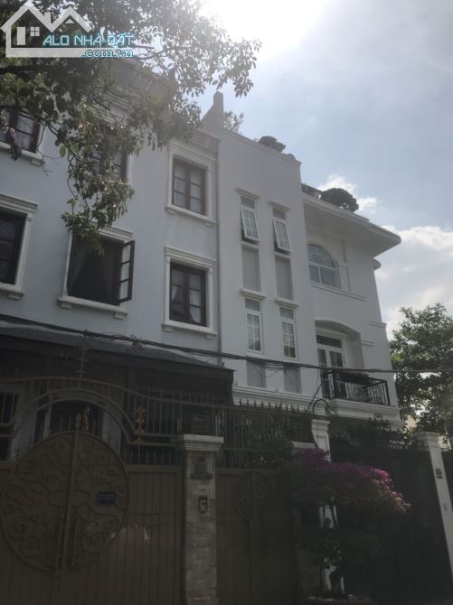 Cho Thuê Biệt Thự  Quách Văn Tuấn, P12, Q.Tân Bình, DT: 8x18m, 2 lầu.