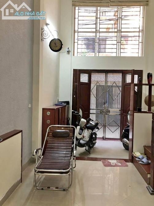 Bán nhà 5 tầng Dt 33m2 Ô tô đõ cửa Đường Giải Phóng, giá chỉ 4 tỷ 500tr - 2