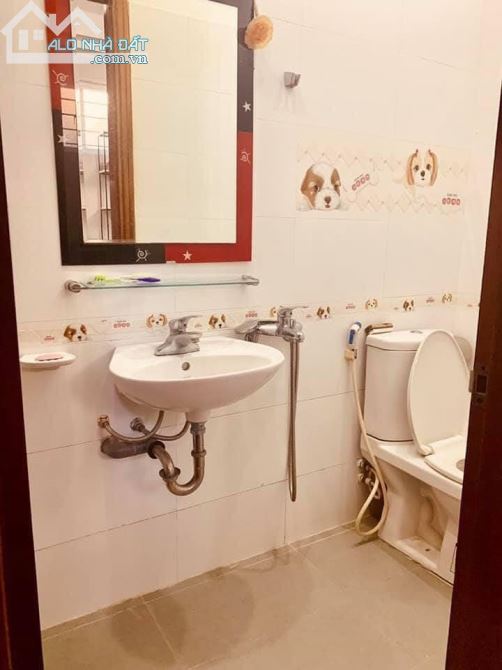 Bán nhà 5 tầng Dt 33m2 Ô tô đõ cửa Đường Giải Phóng, giá chỉ 4 tỷ 500tr - 4