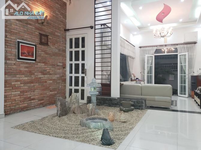 Bán siêu biệt thự HXT Quang Trung P.10 Gò Vấp, ngang độc 9m, 4 tầng giá 20 tỷ.
