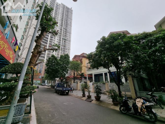 BIỆT THỰ ĐƠN LẬP SIÊU VIP - ĐẲNG CẤP NHẤT CẦU GIẤY - Ở SƯỚNG - KINH DOANH  VĂN PHÒNG ĐỈNH.