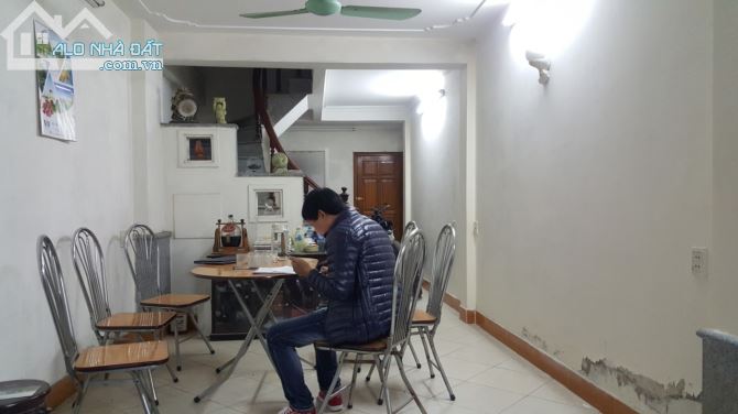 Bán Gấp Nhà mặt ngõ phố Tây Sơn, Ô tô 16 chỗ đõ cách 10m, 30m2 x3 tầng , giá chỉ 4,6 tỷ - 2