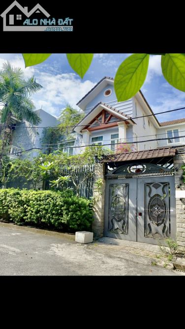 Bán căn biệt thự mặt tiền đường khu cư xá Lữ Gia DT: 17x30 trệt 2 lầu sân vườn rộng đẹp
