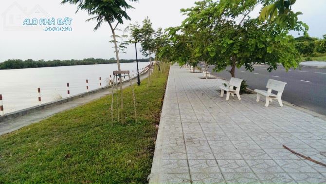 Bán lô đất trục chính DA Đại học mở -Quận 9. 152m2(8x19),gần kề sông