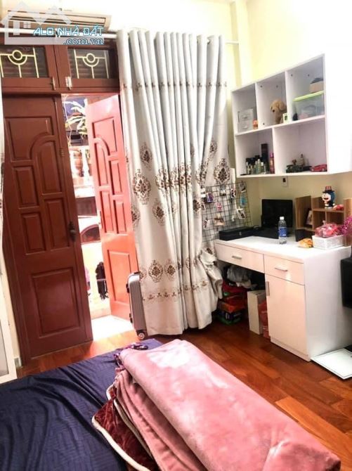 Bán nhà phân lô Nguyễn Phúc Lai, Láng Hạ, Đống Đa, 40 m2, MT 4,5m, 5 tầng, giá 4,6 tỷ - 5