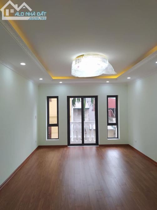 Bán Nhà Hoàng Đạo Thành, Q Thanh Xuân, Gara ô Tô, 42m2x6T MT 4.5m, Nhà Mới Đẹp, chỉ 6.3tỷ