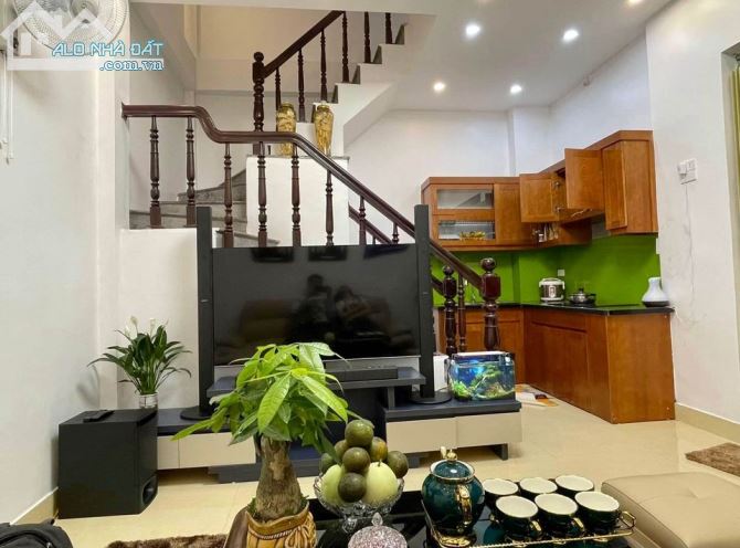 Bán nhà mặt ngõ 10 phố Láng Hạ, Dt 44m2 x4 tầng Mt 4m, giá 4 tỷ 600tr, Đầy đủ nội thất - 1