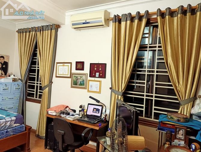 Bán nhà phố Nguyễn Khuyến, quận Hà Đông, Kinh doanh, ô tô đua, vỉa hè đá bóng, nhỉnh 9 tỷ