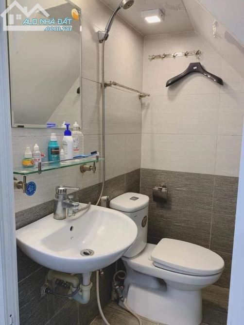 Bán nhà 4 tầng phố Nguyễn Phúc Lai, Dt 33m2 Nội thất đầy đủ, Ngõ thông, giá 4 tỷ 200tr - 5