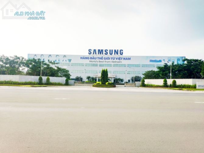 BÁN LÔ ĐẤT MT ĐƯỜNG BƯNG ÔNG THOÀN P.PHÚ HỮU GIÁ TỐT NHẤT KHU VỰC. DT:2096M2.GIÁ: 40tr\m2