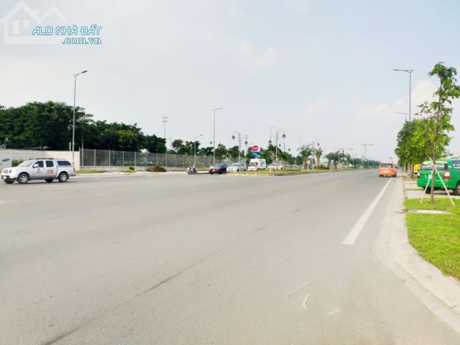BÁN LÔ ĐẤT MT ĐƯỜNG BƯNG ÔNG THOÀN P.PHÚ HỮU GIÁ TỐT NHẤT KHU VỰC. DT:2096M2.GIÁ: 40tr\m2 - 1