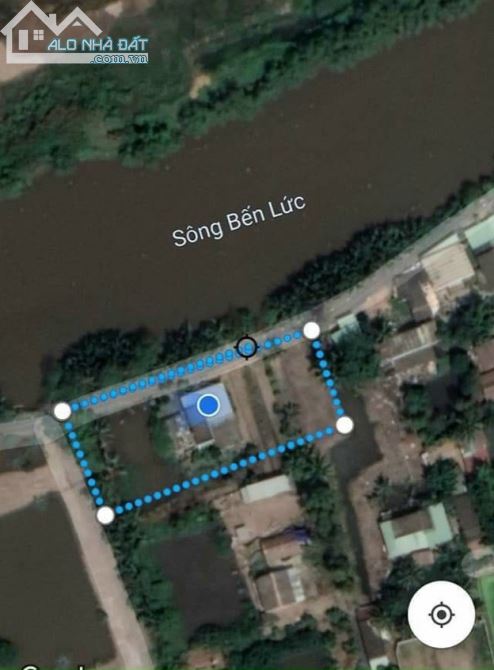 Bán đất mặt tiền sông Bến Lức. Diện tích 2000m2 vườn có 200m2 thổ.