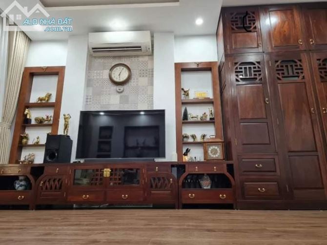 cần bán căn nhà phố TRUNG KÍNH Lớn 45m2 6T Ôtô 7 chỗ đỗ cửa mặt ngõ - 2