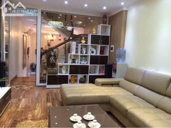 Cần bán nhà mặt ngõ Nguyễn Phúc Lai giá 5.2 tỷ, 42m2x4T , ngõ rộng thông các ngả