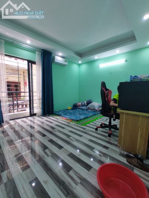 Cần bán gấp, giá rẻ nhà phố phân lô Kim đồng, Hoàng mai ô tô tránh nhau 50m2,4 tầng MT: 5m - 2