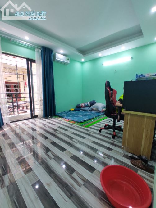 Cần bán gấp, giá rẻ nhà phố phân lô Kim đồng, Hoàng mai ô tô tránh nhau 50m2,4 tầng MT: 5m - 3
