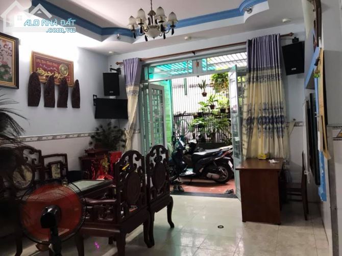 Bán gấp nhà 104m2, 3 tầng, Cách Mạng Tháng 8, Quận 10 giá 10 tỷ