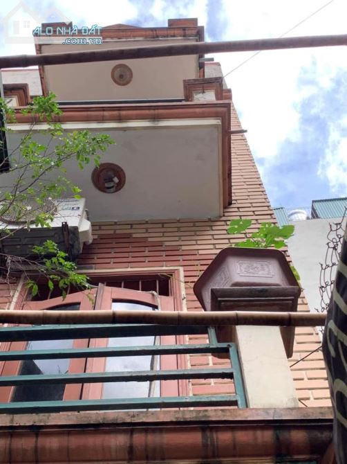 Bán nhà phố Nguyễn Phúc Lai, Dt 32m2 x4 tầng, cách Hồ Hoàng Cầu 200m, giá 4 tỷ 300tr